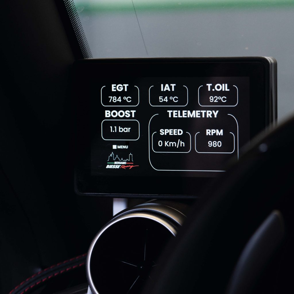 Performance_monitor_ferrari_2-scaled